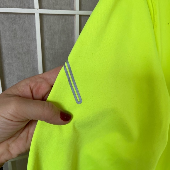 Brooks activewear top - Picture 7 of 8